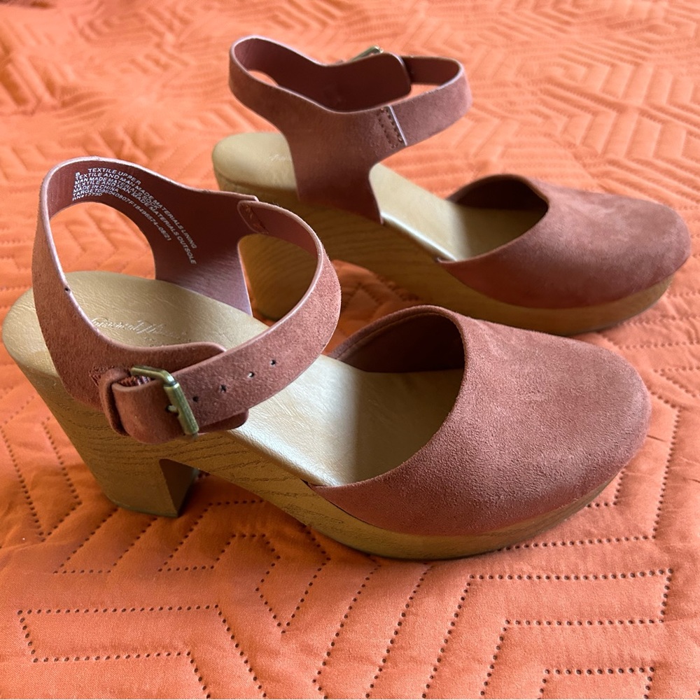 Universal Threads Heeled Clog Shoe